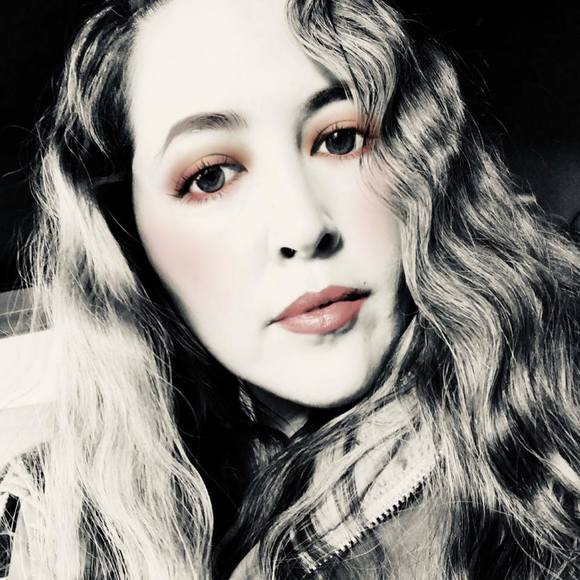 Meet your Posher, Estefania - Picture 1 of 1